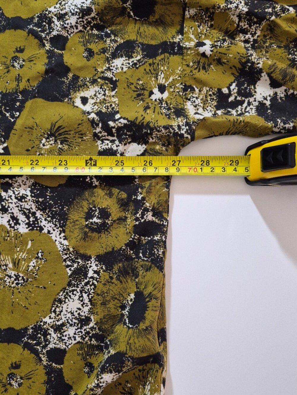 Neirami Button Down Blouse Size I Womens Abstract Print Made in Italy Viscose - Picture 8 of 10